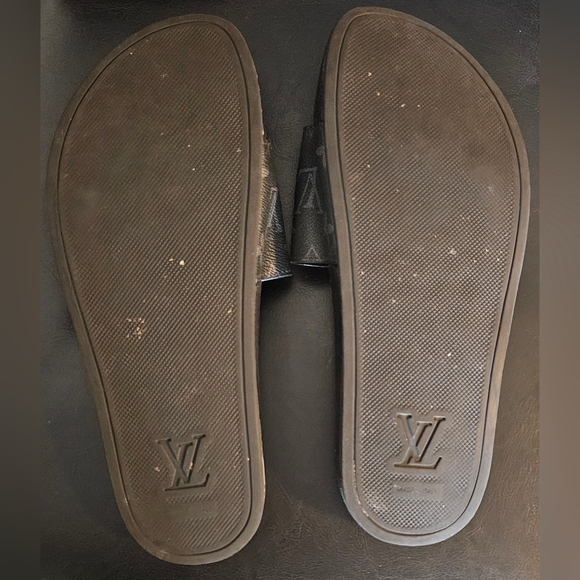 Louis Vuitton Black Monogram Flip Flops Size 10 Mens WORN TWICE. - Picture 3 of 4